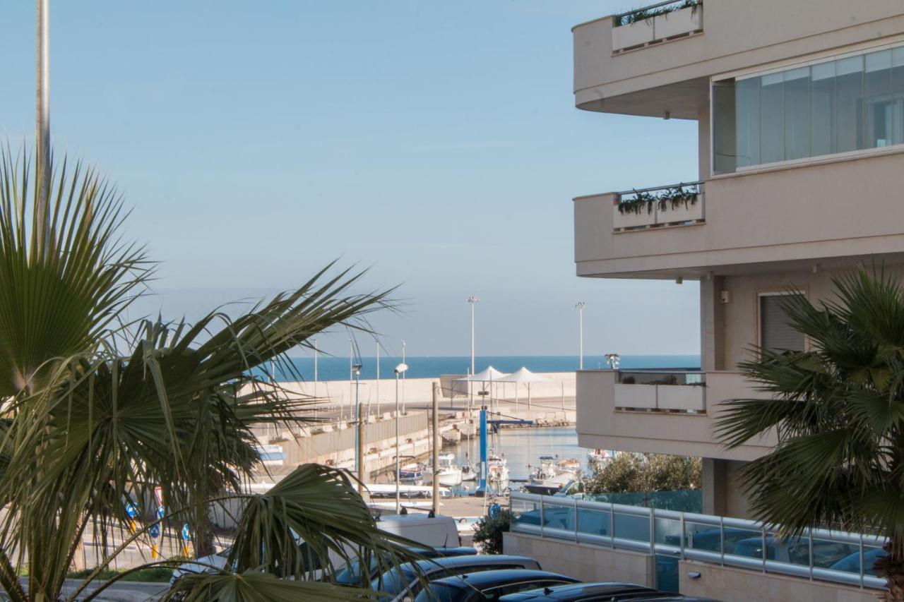 Nilu In Citta - Nuovo Appartamento Con Vista Mare モノーポリ エクステリア 写真